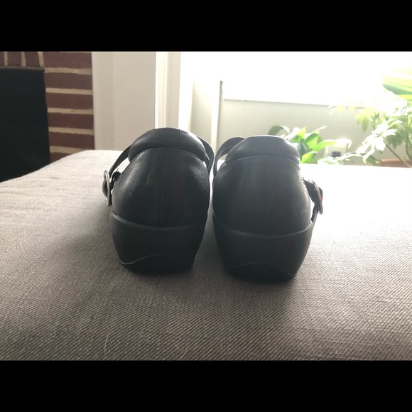 Aravon Mary Janes - Size 9 - Picture 6 of 13